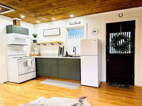 Carriage House — Kitchen